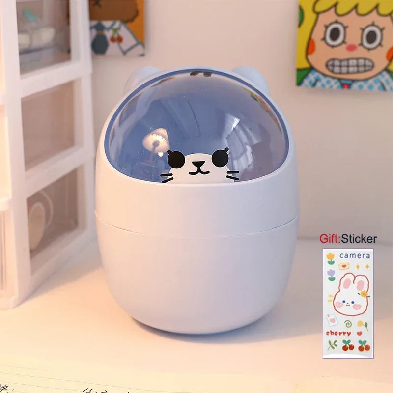 Corbeille à Papier Mini Mignonne Kawaii de Bureau Maison Créative avec Couvercle Boîte de Rangement de Bureau pour Chambre Porte-Stylo avec Autocollant Offert